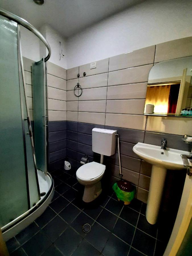 Hotel Vila Giorgio Shkodër Екстериор снимка
